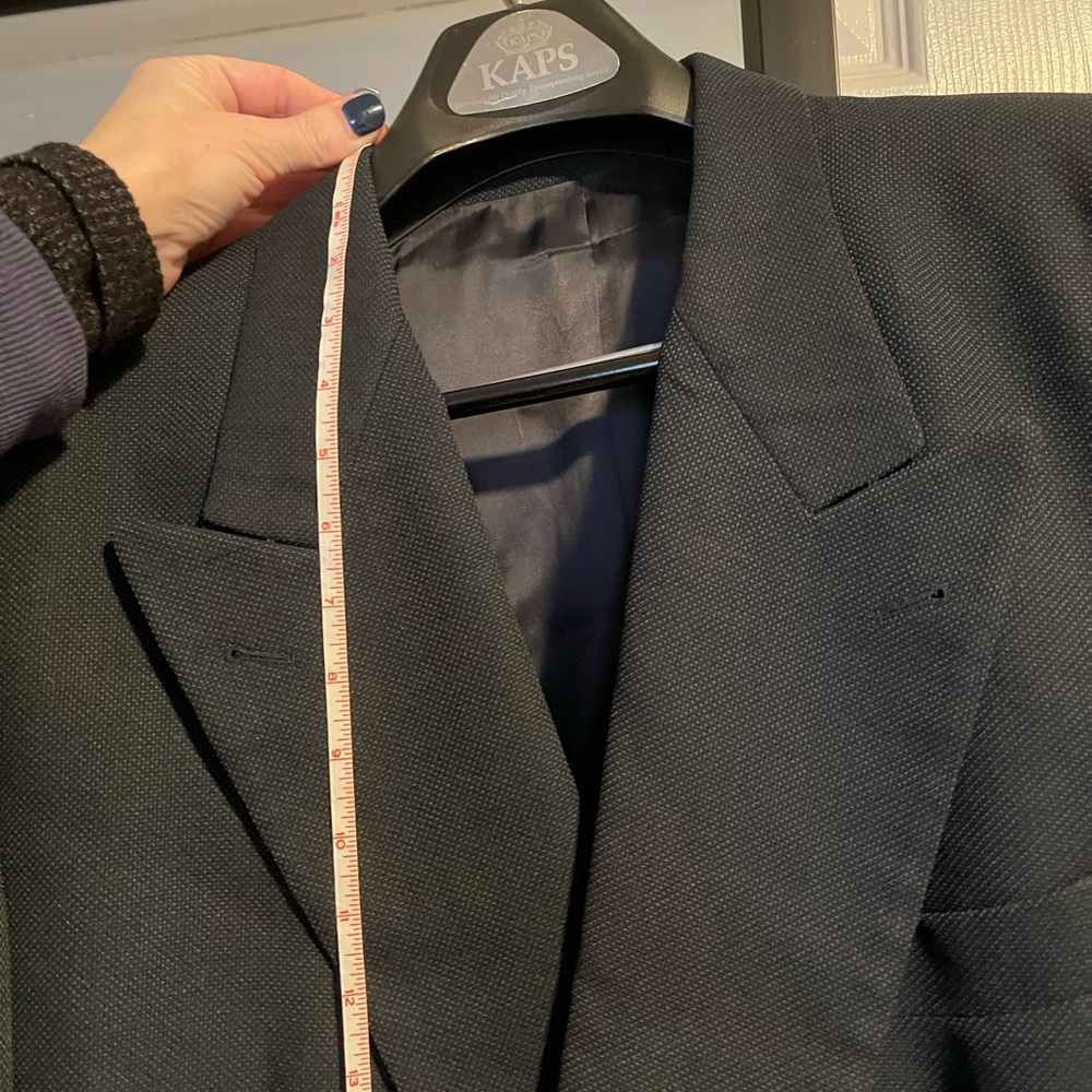 Vintage Hugo Boss wool suit. 44L. Charcoal Blue. Excellent condition. - Picture 11 of 12